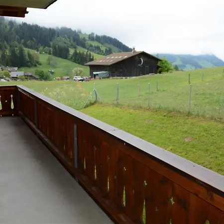 Henry - Hochparterre By Interhome